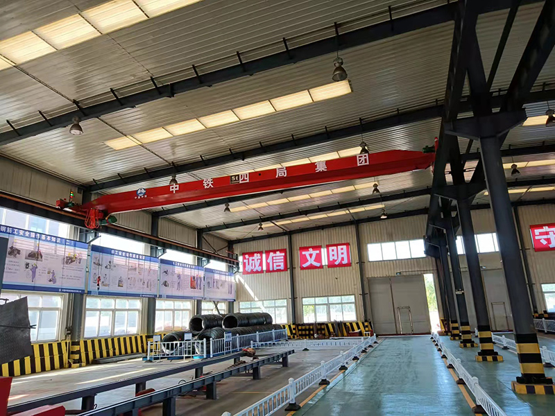 中鐵四局鋼筋加工棚棚內規范化安裝